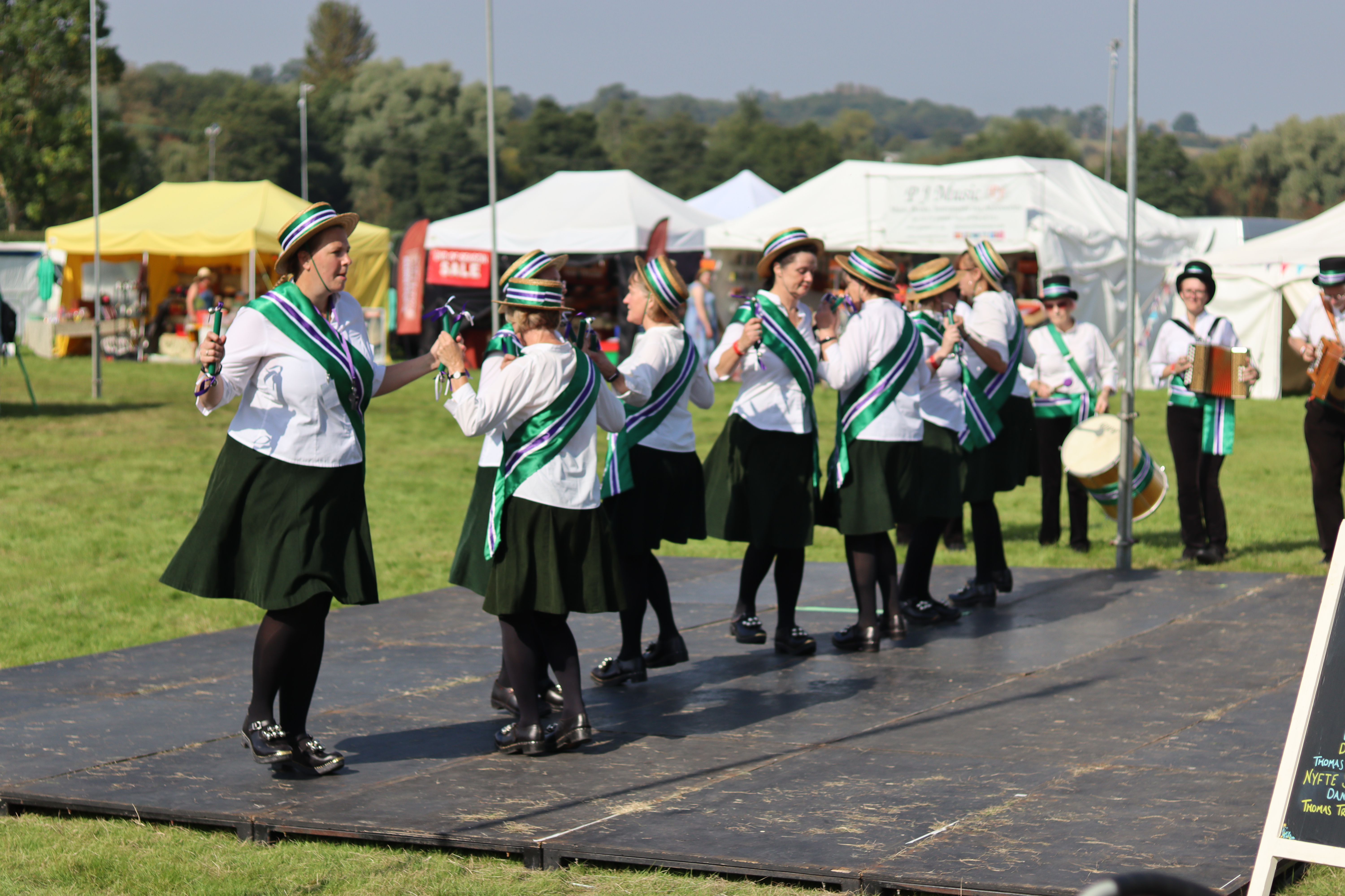 Silkstone Greens performing on the Bromyard Folk Festival site by Ferenc Csüllög
